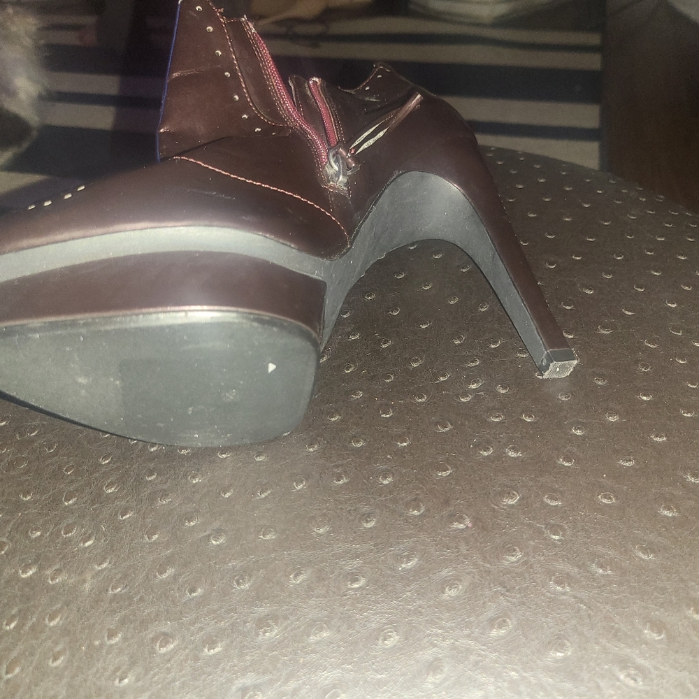 Shoes - Picture 3 of 4